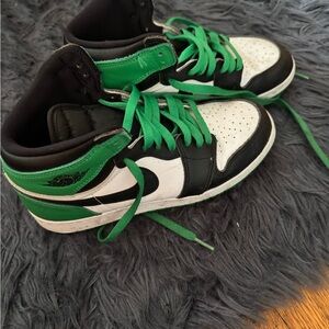 Gently worn Air Jordan1 retro high OG size 6.5(big kids)
